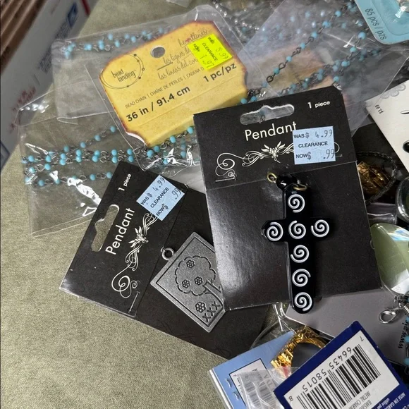 Craft Scrap Junk Jewelry Lot DIY Over 4 pounds - Picture 3 of 9